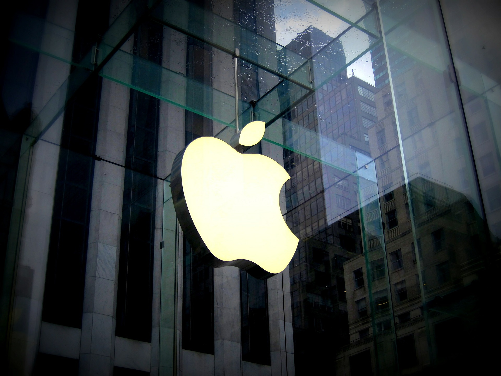 Apple App Store sets new holiday sales record