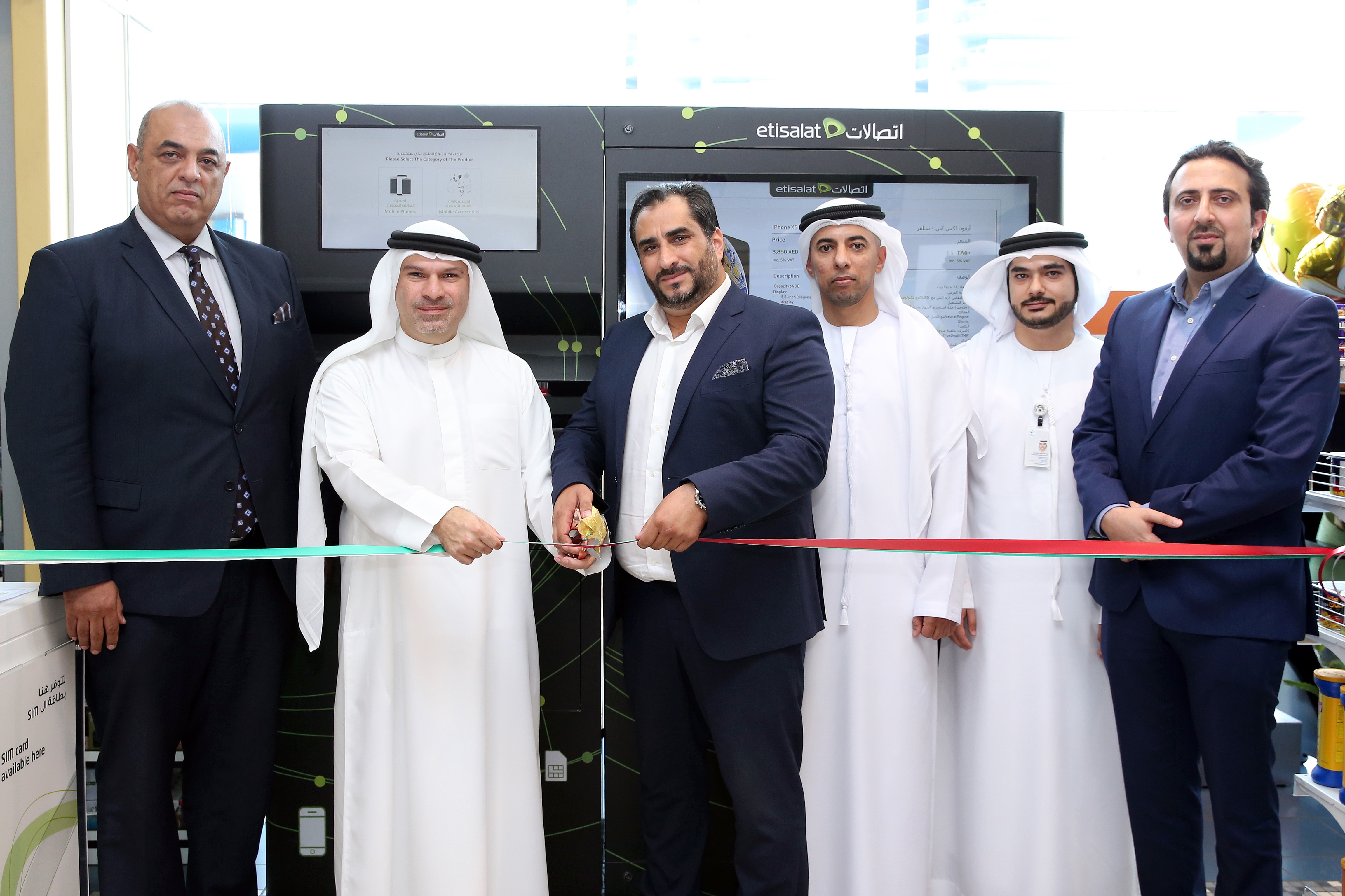 Etisalat launches smartphone vending machine in Abu Dhabi