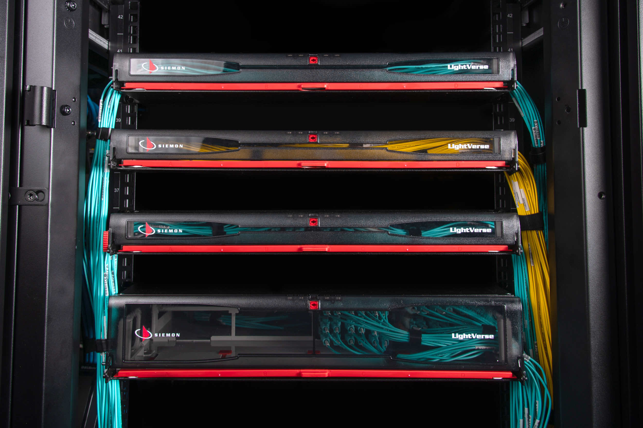 Siemon unveils innovative LightVerse high-density fibre optic cabling system