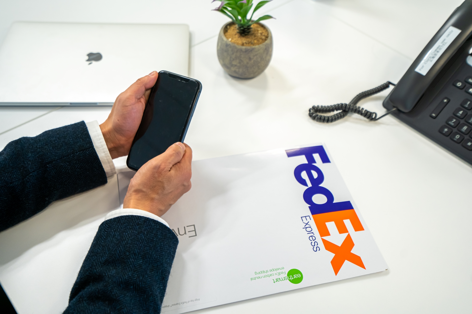 FedEx Launches WhatsApp Delivery Alerts in Saudi Arabia