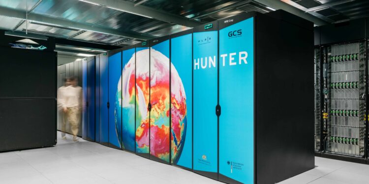 “Hunter” supercomputer goes into service in Stuttgart