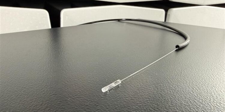 TII unveils 2 µm fibre laser for Medical and Industrial use