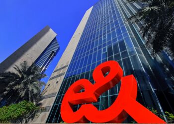 e& drives AI transformation for global workforce with Oracle