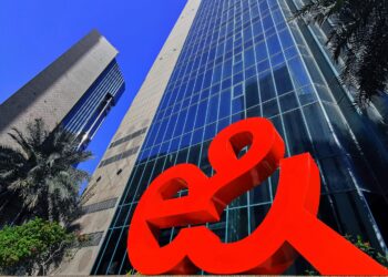 e& drives AI transformation for global workforce with Oracle
