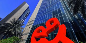 e& drives AI transformation for global workforce with Oracle
