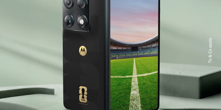 Motorola and e& partner to launch Razr Fold