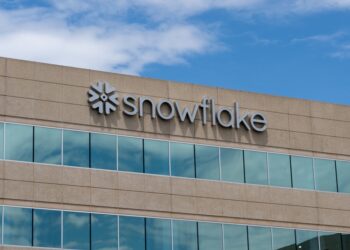 Snowflake bets on AI Agents in the next phase of AI race