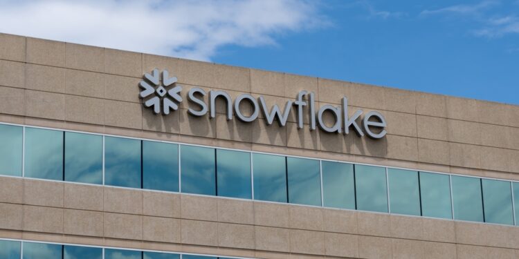 Snowflake bets on AI Agents in the next phase of AI race